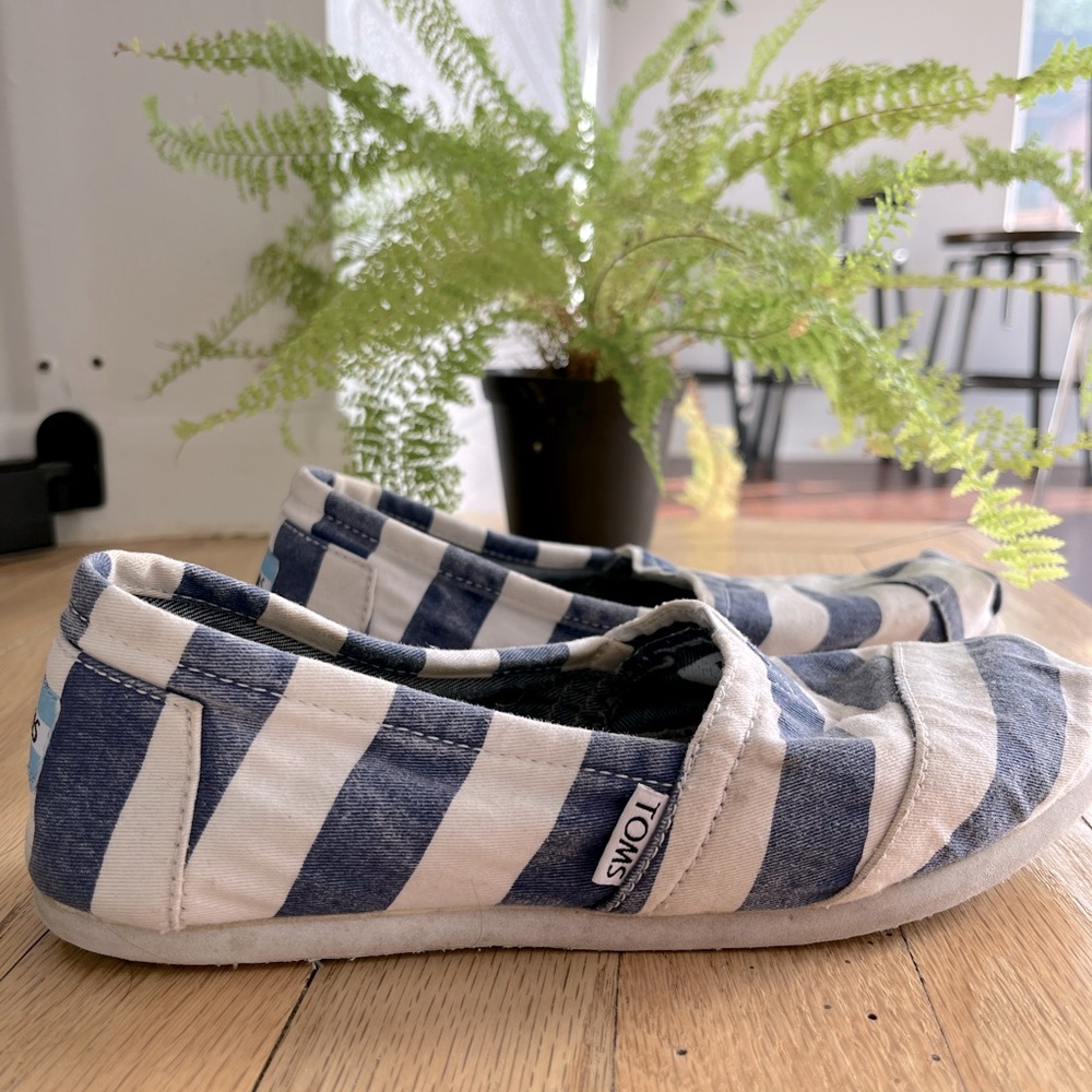 Womens Toms Shoes, Size 6.5, Nautical Stripe